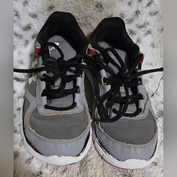 BOYS UNDER ARMOUR Micro G Velocity Running Shoes Size 4Y 4 Youth Gray, Red - Picture 11 of 13